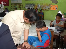 Video Anak SD Ini Malu Sampai Tutup Mata Saat Ditanya Prabowo