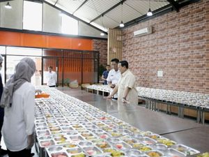 Momen Prabowo Tinjau Dapur Makan Bergizi Gratis di Rawamangun