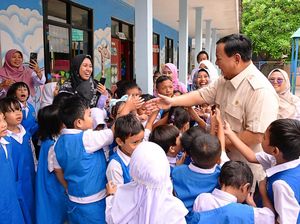 Semringahnya Siswa Saat Prabowo Cek Langsung Makan Bergizi Gratis
