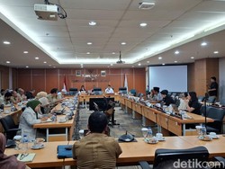 Legislator DKI Kritik Syarat Penerima KJP Plus Harus Nilai Rapor Rata-rata 70