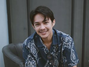 Gaya Baru Rey Mbayang Suami Dinda Hauw Tampil Beda Dengan Kumis & Jenggot Gaya Baru Rey Mbayang Suami Dinda Hauw Tampil Beda Dengan Kumis & Jenggot