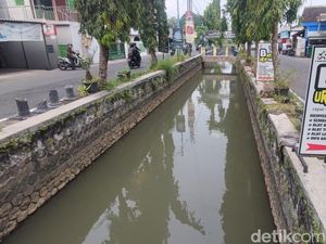 Viral Selokan Mataram Banjir Potongan Styrofoam, Siapa Nyampah? Viral Selokan Mataram Banjir Potongan Styrofoam, Siapa Nyampah?
