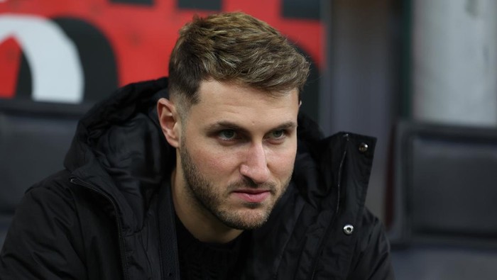 MILAN, ITALY - FEBRUARY 02: Santiago Gimenez of AC Milan attends before the Serie A match between AC Milan and FC Internazionale at Stadio Giuseppe Meazza on February 02, 2025 in Milan, Italy. (Photo by Claudio Villa/AC Milan via Getty Images)