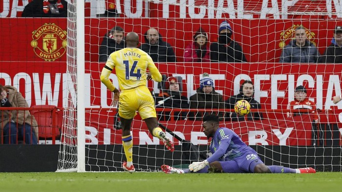 Soccer Football - Premier League - Manchester United v Crystal Palace - Old Trafford, Manchester, Britain - February 2, 2025 Crystal Palaces Jean-Philippe Mateta scores their second goal past Manchester Uniteds Andre Onana Action Images via Reuters/Jason Cairnduff EDITORIAL USE ONLY. NO USE WITH UNAUTHORIZED AUDIO, VIDEO, DATA, FIXTURE LISTS, CLUB/LEAGUE LOGOS OR LIVE SERVICES. ONLINE IN-MATCH USE LIMITED TO 120 IMAGES, NO VIDEO EMULATION. NO USE IN BETTING, GAMES OR SINGLE CLUB/LEAGUE/PLAYER PUBLICATIONS. PLEASE CONTACT YOUR ACCOUNT REPRESENTATIVE FOR FURTHER DETAILS..