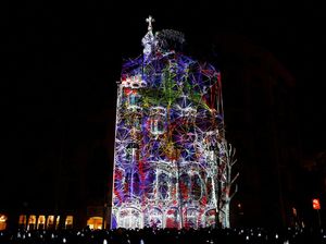 Video Melihat Pertunjukan Video Mapping yang Memukau di Barcelona Video Melihat Pertunjukan Video Mapping yang Memukau di Barcelona