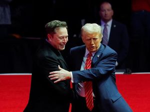 Dukung Elon Musk, Donald Trump Beli Mobil Tesla Dukung Elon Musk, Donald Trump Beli Mobil Tesla