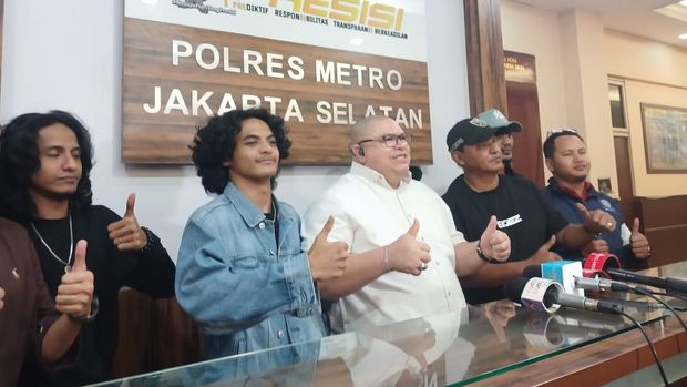 Vadel Badjideh Diperiksa di Polres Metro Jakarta Selatan pada Senin (3/2/2025).