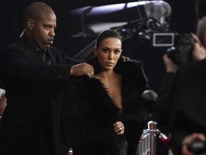 Bos Grammys Tanggapi Kontroversi Gaya Vulgar Bianca Censori Bos Grammys Tanggapi Kontroversi Gaya Vulgar Bianca Censori