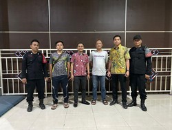 Kejari Surabaya Amankan 2 Buron Terpidana Kredit Fiktif BPR di Sidoarjo