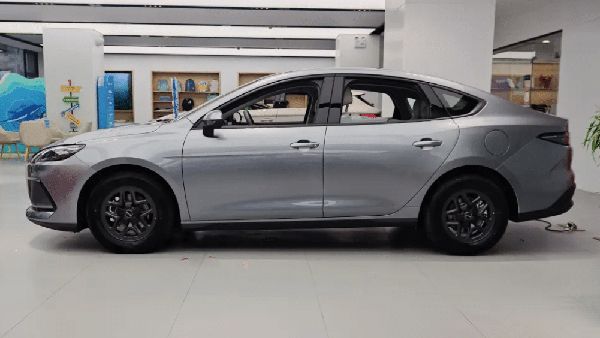 Harganya Cuma Rp 201 Juta, Begini Interior BYD Seal Hybrid