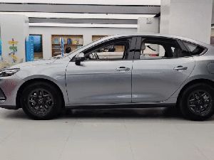 Harganya Cuma Rp 201 Juta, Begini Interior BYD Seal Hybrid Harganya Cuma Rp 201 Juta, Begini Interior BYD Seal Hybrid