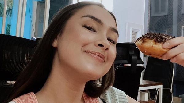 Caitlin Halderman A Business Proposal Jajan Pisang Goreng hingga Donat