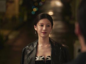 Video: Hai Bali! Go Youn Jung Bintang Resident Playbook Disini Lho