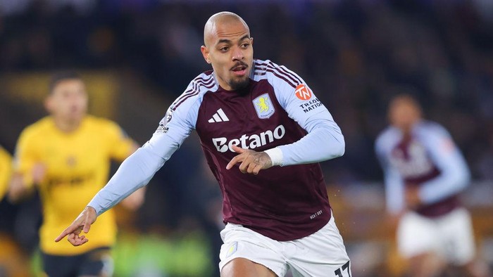  Donyell Malen of Aston Villa during the Premier League match between Wolverhampton Wanderers FC and Aston Villa FC at Molineux on February 01, 2025 in Wolverhampton, England. (Photo by James Gill - Danehouse/Getty Images)