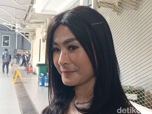 Cerita Seru Iis Dahlia Usai Facelift di Korea Cerita Seru Iis Dahlia Usai Facelift di Korea