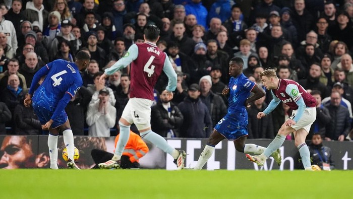 West Ham Uniteds Jarrod Bowen scores their sides first goal of the game during the Premier League match at Stamford Bridge, London. Picture date: Monday February 3, 2025. (Photo by John Walton/PA Images via Getty Images)