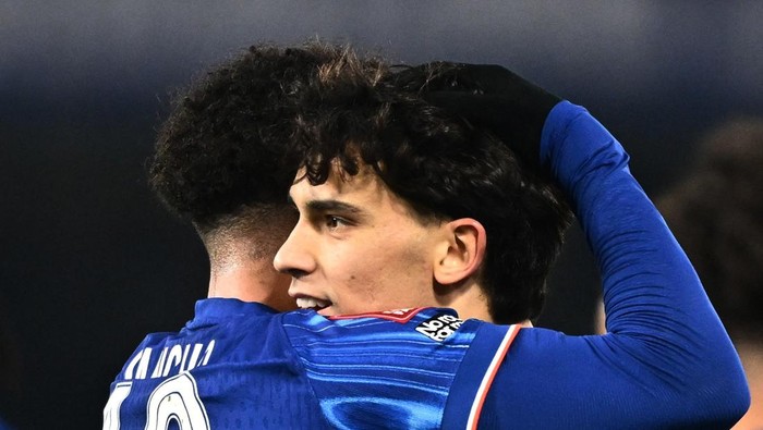 Soccer Football - FA Cup - Third Round - Chelsea v Morecambe - Stamford Bridge, London, Britain - January 11, 2025  Chelseas Joao Felix celebrates scoring their fifth goal with Chelseas Jadon Sancho REUTERS/Dylan Martinez