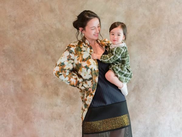 7 Foto Julie Estelle & Brielle Putrinya, Cantik Bak Boneka Hidup
