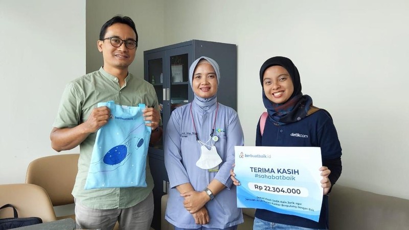 Apresiasi RSUP Dr Sardjito untuk Donasi Kain Jarik dari Sahabat Baik