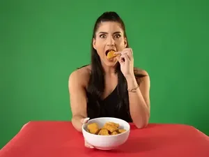 Keren! 5 Orang Ini Habiskan Ratusan Porsi Makanan Dalam Hitungan Menit Keren! 5 Orang Ini Habiskan Ratusan Porsi Makanan Dalam Hitungan Menit