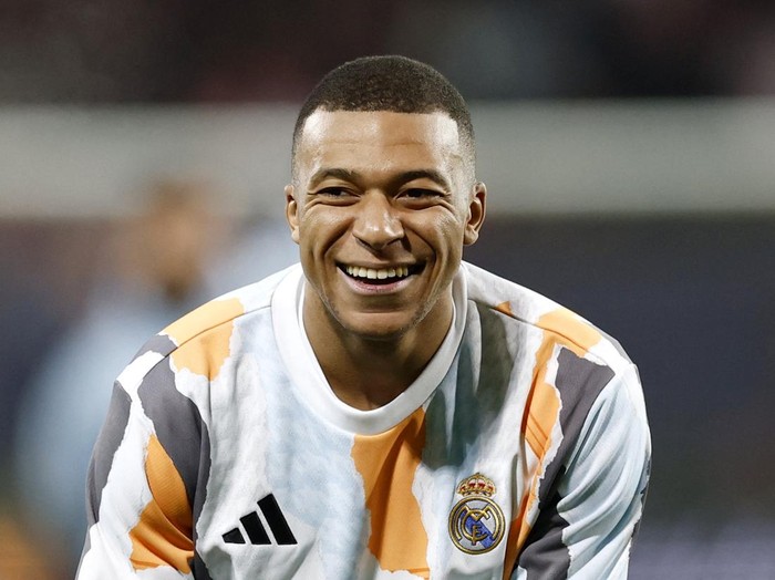 Soccer Football - Champions League - Brest v Real Madrid - Stade de Roudourou, Guingamp, France - January 29, 2025 Real Madrid's Kylian Mbappe during the warm up before the match REUTERS/Gonzalo Fuentes