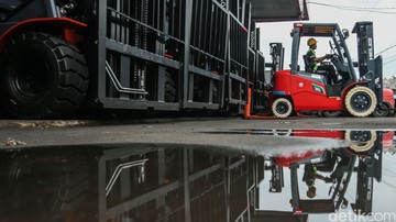 Mengintip Cuan Bisnis Sewa Forklift Listrik di Cikarang