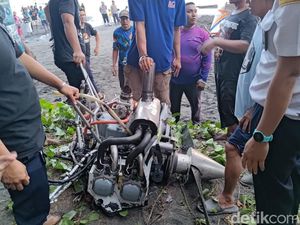 Mesin Pesawat Latih yang Jatuh di Banyuwangi Dievakuasi ke Markas API Mesin Pesawat Latih yang Jatuh di Banyuwangi Dievakuasi ke Markas API