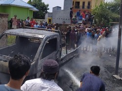 Mobil Pikap Angkut 20 Jeriken Solar Terbakar di Sinjai