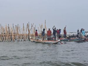 Penampakan Pagar Laut Bekasi 581 Hektare!