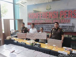 Tumpukan Uang Rp 139 M dari Kasus Korupsi Tol Cisumdawu