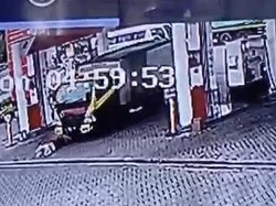 Wanita Asal Surabaya Tewas Terlindas Truk di SPBU Driyorejo