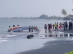 2 Awak Pesawat Latih yang Jatuh di Banyuwangi Dipastikan Selamat 2 Awak Pesawat Latih yang Jatuh di Banyuwangi Dipastikan Selamat