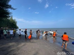 Nahas Pesawat Latih Jatuh ke Laut Banyuwangi Tapi Untung 2 Awak Selamat
