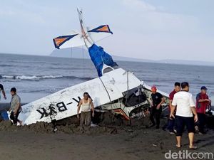 Detik-detik Pesawat Latih Mendarat Darurat di Muncar Banyuwangi: Mayday! Detik-detik Pesawat Latih Mendarat Darurat di Muncar Banyuwangi: Mayday!