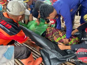 Banjir Bandang Terjang Sumbawa, Lansia Tewas Terseret Arus Banjir Bandang Terjang Sumbawa, Lansia Tewas Terseret Arus
