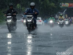 Awas, Langit Gelap dan Hujan Lebat Masih Akan Menerpa Wilayah RI Awas, Langit Gelap dan Hujan Lebat Masih Akan Menerpa Wilayah RI