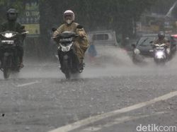 BMKG Peringatkan Cuaca Tak Menentu di NTB Sepekan Imbas Bibit Siklon 96S