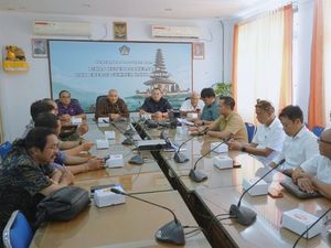 Disnaker ESDM Bali Rakor dengan Pertamina-Hiswana Migas Bahas LPG 3 Kg Disnaker ESDM Bali Rakor dengan Pertamina-Hiswana Migas Bahas LPG 3 Kg