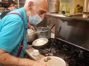 Pemilik Restoran Italia Legendaris Raih Penghargaan Lifetime Achievement Pemilik Restoran Italia Legendaris Raih Penghargaan Lifetime Achievement