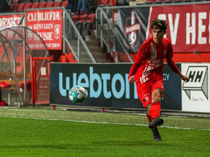 ENSCHEDE, NETHERLANDS - DECEMBER 10: Tim Geypens of FC Twente during the Friendly match between FC Twente and Sparta Rotterdam at De Grolsch Veste on December 10, 2022 in Enschede, Netherlands (Photo by Marcel Ter Bals/BSR Agency/Getty Images)