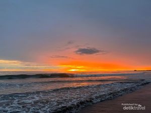 Sunset Cantik Ini Milik Pantai Indah Sibintang di Tapanuli Tengah Sunset Cantik Ini Milik Pantai Indah Sibintang di Tapanuli Tengah