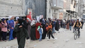 Warga Gaza Antre Beli Roti Saat Gencatan Senjata