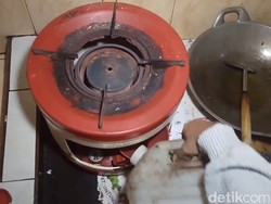 Cerita Nina Rasakan Manfaat Kompor Minyak di Tengah Sulitnya LPG 3 Kg