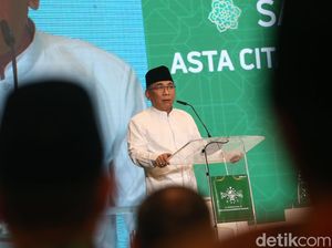 Canda Gus Yahya: Dari 10 Orang di Jalan, yang 5 Pasti NU