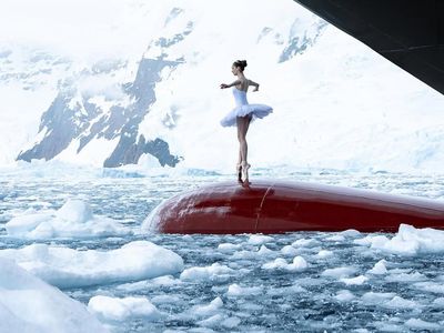 Foto: Viral Balerina Menari di Kapal yang Membelah Lautan Es, Dikira  AI