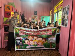 Kiprah Brigpol Jajang di Perbatasan: Bangun Taman Baca, Jadi Guru Sukarela