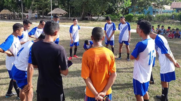 Bripka Ever dirikan Sekolah Sepakbola Putra Timor di Kabupaten Kupang NTT.