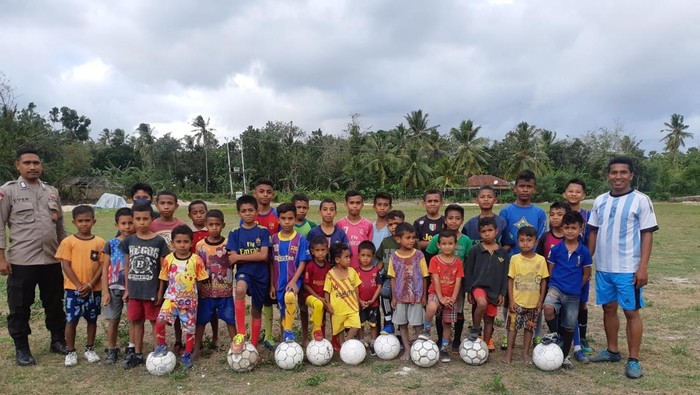 Bripka Ever dirikan Sekolah Sepakbola Putra Timor di Kabupaten Kupang NTT.