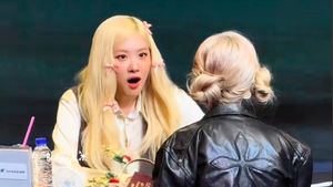 Potret Viral Fans Cosplay Jadi Rose BLACKPINK, Sulit Dibedakan dengan yang Asli