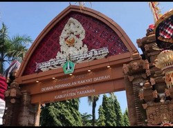 Sanjaya Resmikan Gapura DPRD Tabanan Senilai Rp 1,96 Miliar